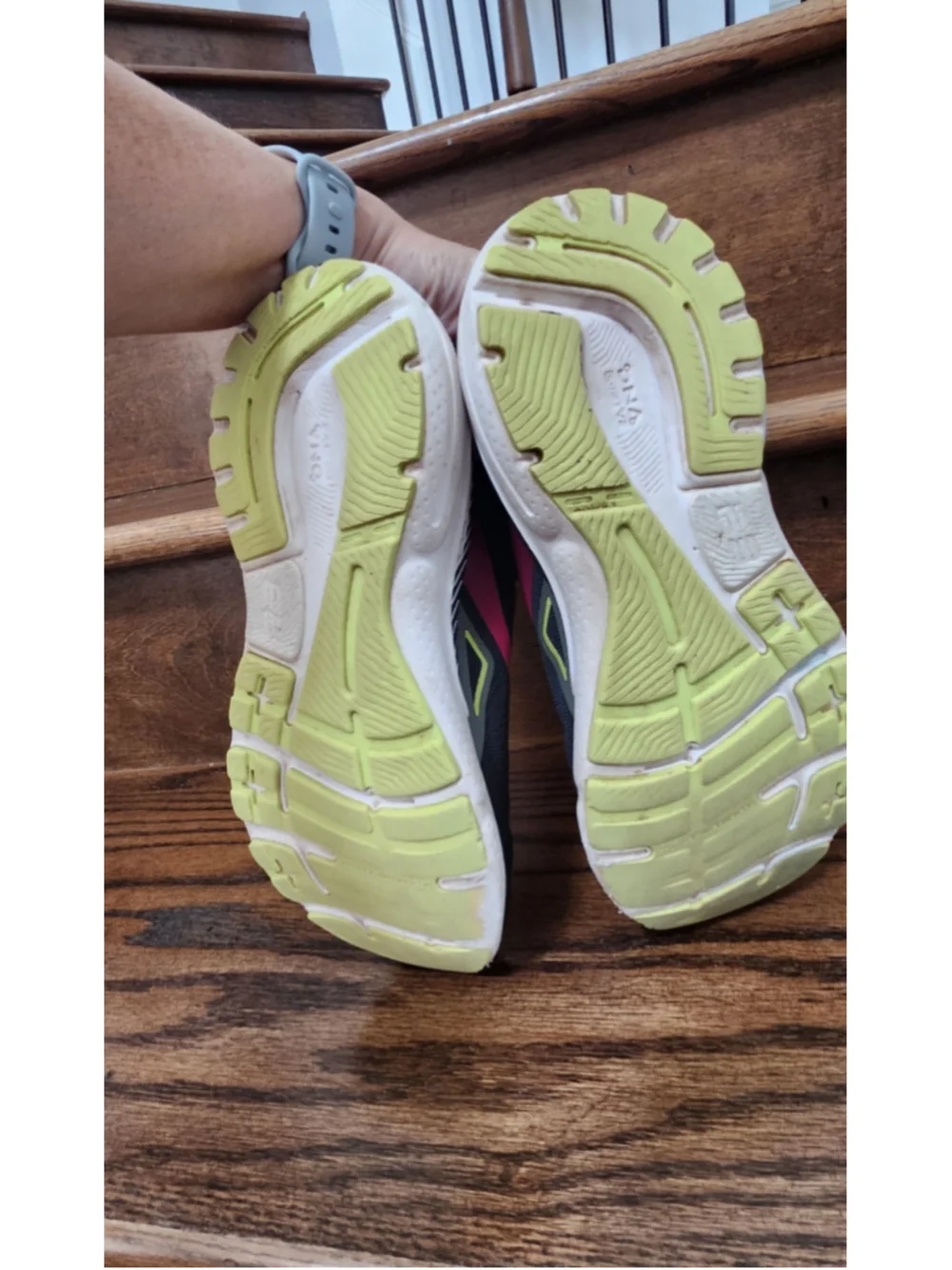 Brooks Adrenaline GTS 23 Sneakers size 8